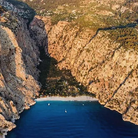 Montenegro Hotel *
